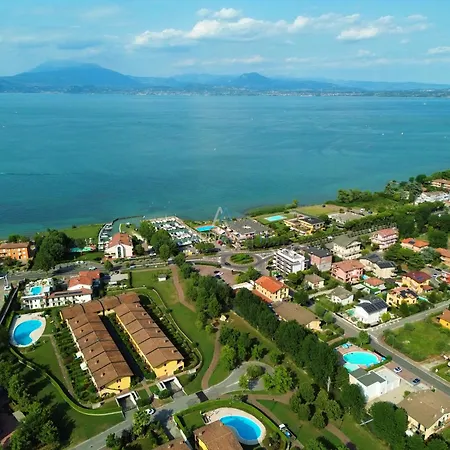 Topazio - Vista Piscina A 150m Dal Sirmione