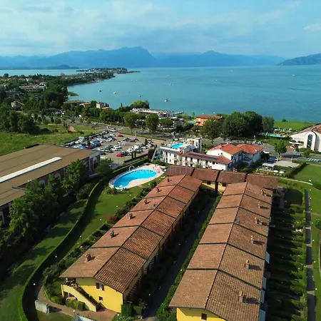Topazio - Vista Piscina A 150m Dal * Σιρμιόνε